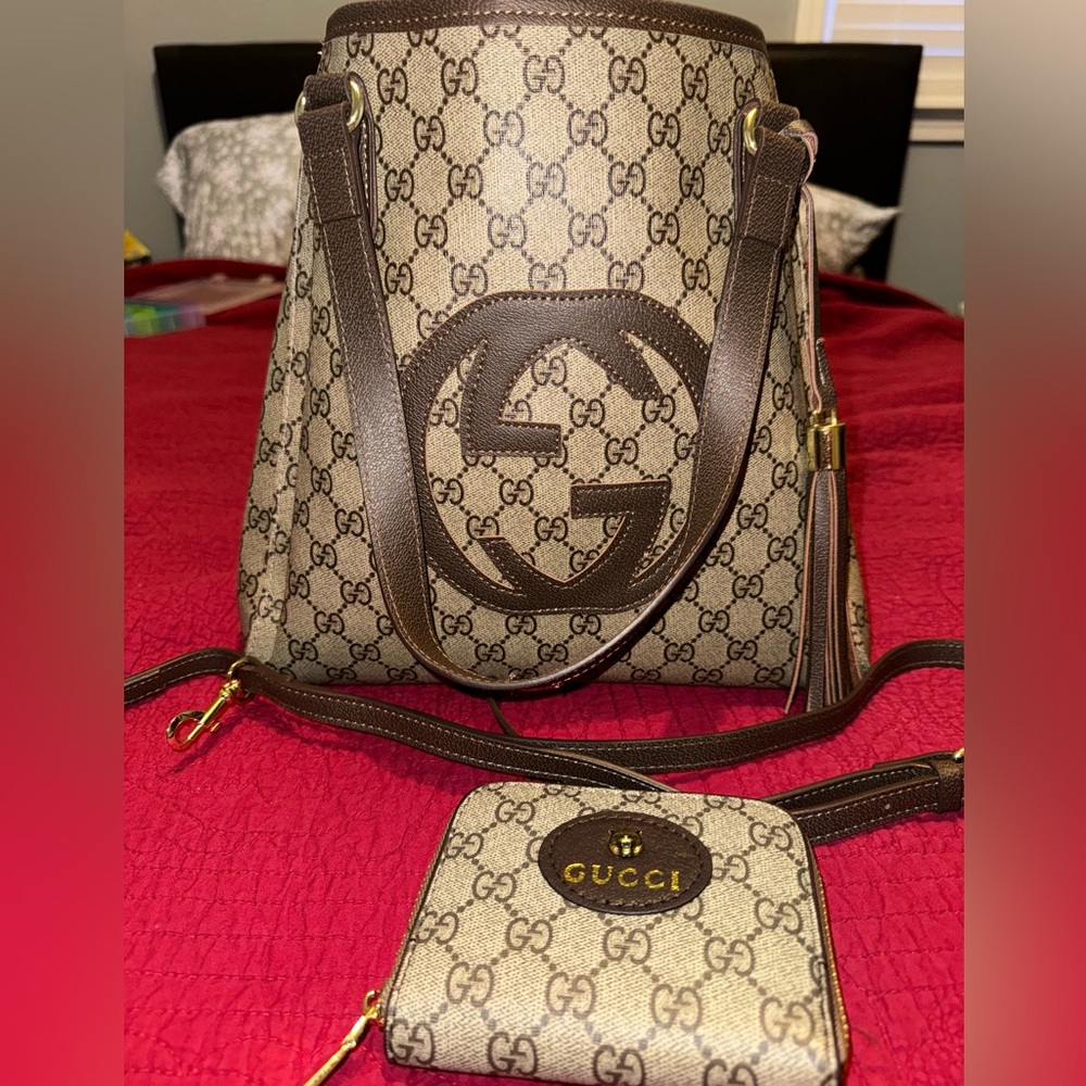 Like new shoulder bag and wallet